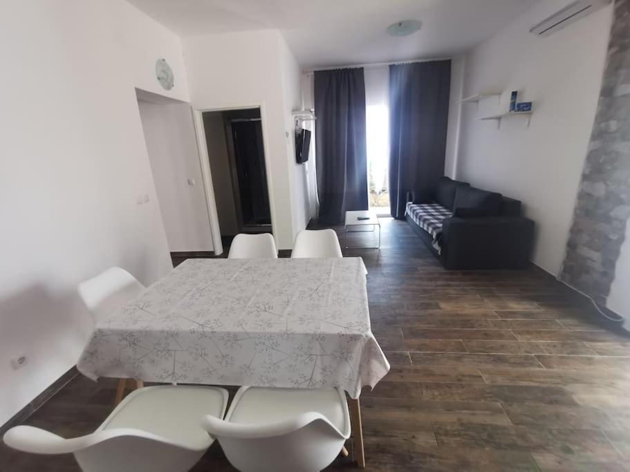 Apartmani Viktorija Fažana Eksteriør billede