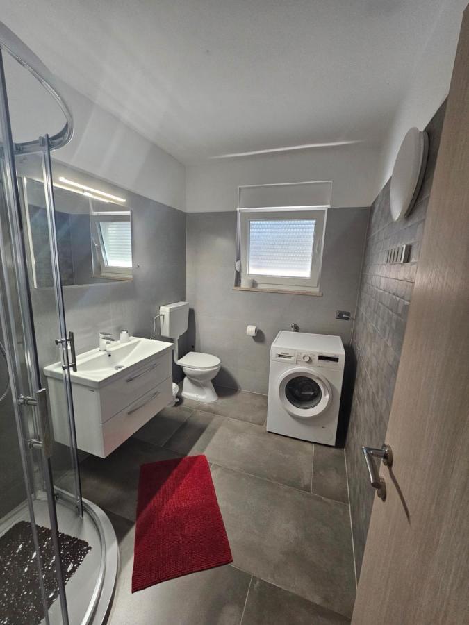 Apartmani Viktorija Fažana Eksteriør billede