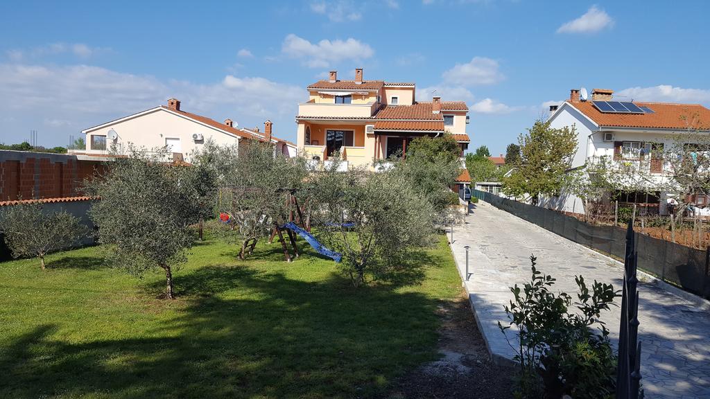 Apartmani Viktorija Fažana Eksteriør billede