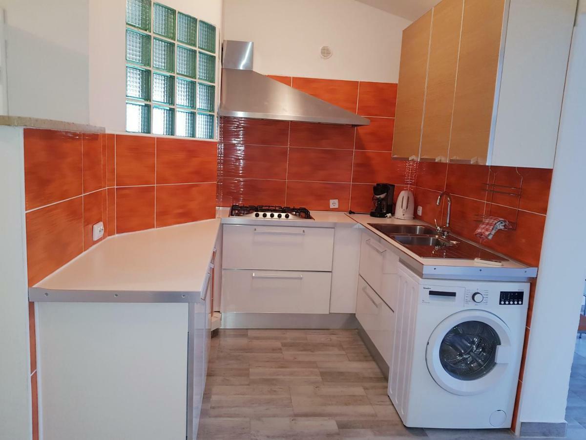 Apartmani Viktorija Fažana Eksteriør billede